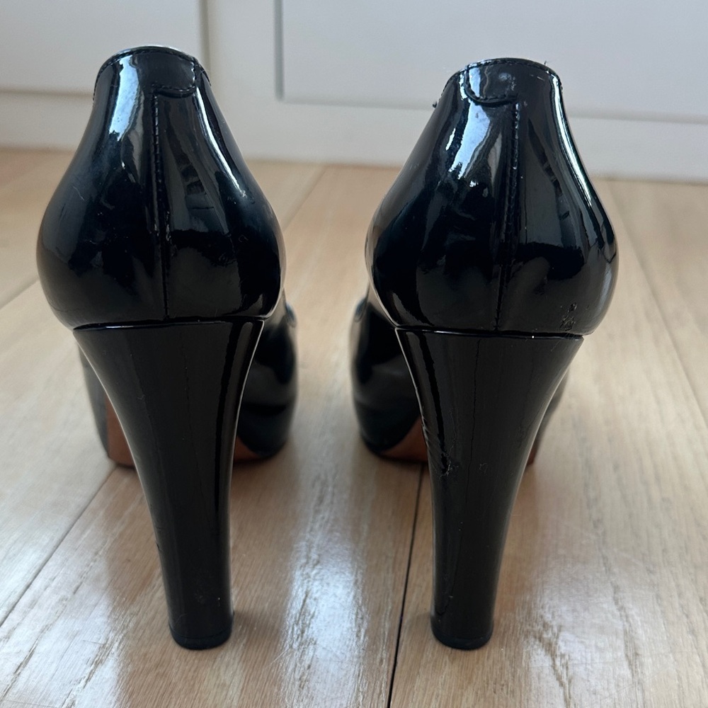 CHANEL Black and Silver Patent Leather Heels - Picture 5 of 11